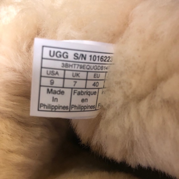 Chestnut Colored Uggs - Picture 6 of 6
